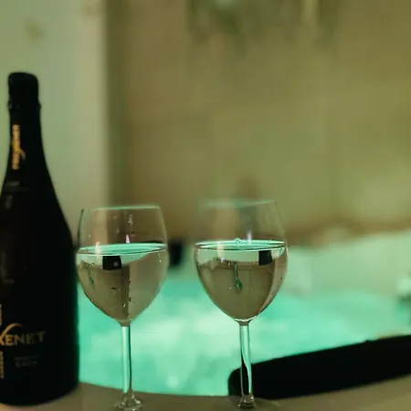 Appartamento émeraude - Romance Avec Privé - 402 *